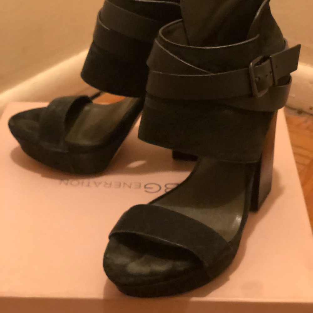 Bcbg Generation Platform Pump. - image 3